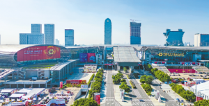 海心沙千架无人机组成吉祥物 庆祝第134届广交会开幕