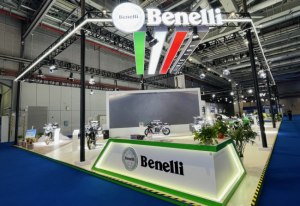 共享未来摩旅酷科技：互酷车载无人机引领进博会摩托行业新潮流