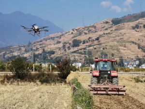 永胜三川首次采用无人机精量播种冬麦