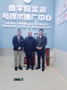 重庆城市管理职业学院商学院现代物流应用技术推广中心举办无人机新技术推广活动