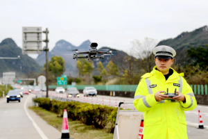 平安春运｜刘华：使用无人机“空中执法”