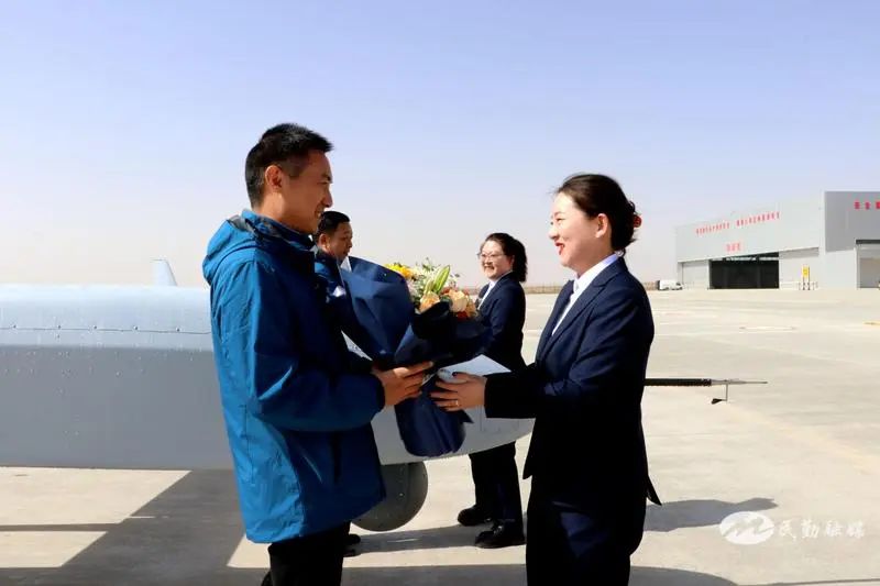 苏武机场首航成功