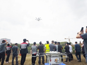 这个帮手有点酷！丰翼无人机走进顺丰小哥~ 