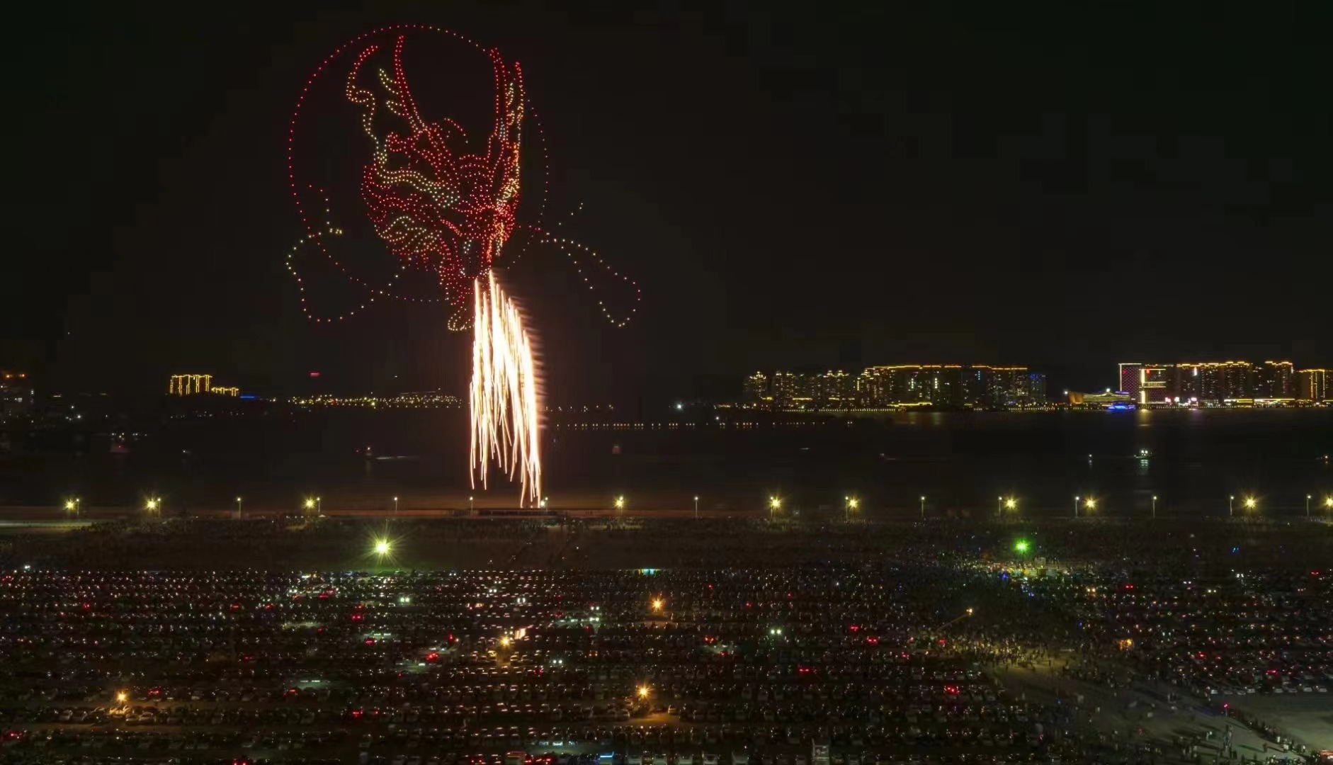 山东无人机商业庆典表演,无人机灯光秀,无人机表演服务,无人机飞行表演,_无人机网(www.youuav.com) 山东无人机商业庆典表演,无人机灯光秀,无人机表演服务,无人机飞行表演,_无人机网(www.youuav.com)