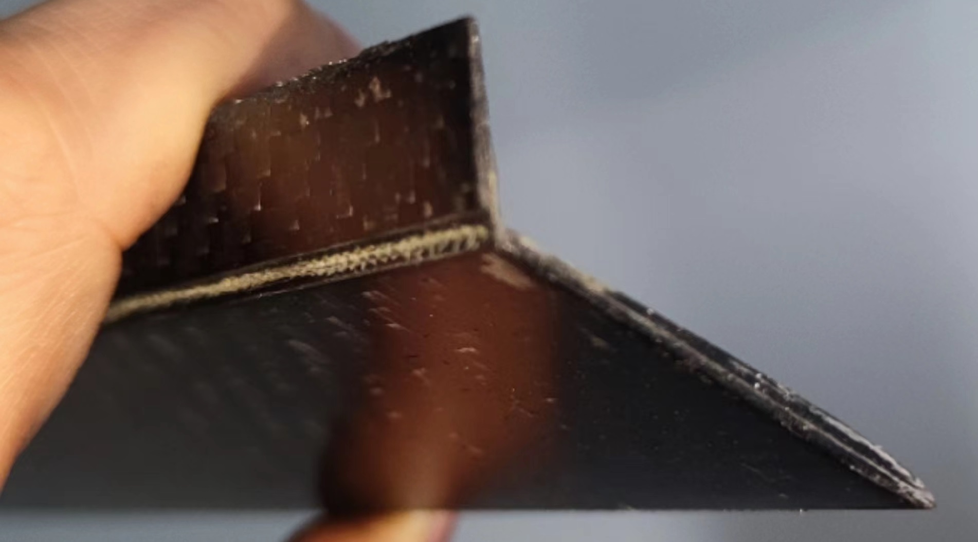 主副翼一体成型柔性连接碳纤维机翼_无人机网(www.youuav.com) 主副翼一体成型柔性连接碳纤维机翼_无人机网(www.youuav.com)