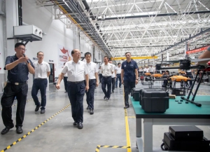 武汉经开区工委书记刘子清、工委副书记、管委会主任唐超带队走访旭日蓝天