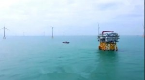 秦皇岛海事局“固定翼+旋翼”无人机巡航海上光伏项目首飞成功