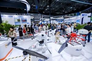 直击2025中国消博会，海南省委书记关注低空经济