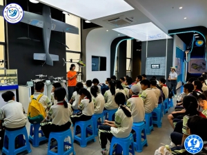 【研学回顾】童心逐梦蓝天！洪梅中心小学 150 多名学生在异能无人机基地玩转科技