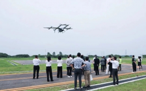 阿联酋民航总局局长一行到访峰飞航空调研交流