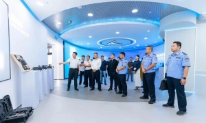 东湖高新区党工委委员、公安分局局长刘强莅临普宙科技考察调研
