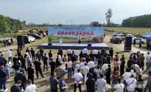 “庆农业丰收 享美好生活”猎隼航空亮相2025年鄠邑区农民丰收节