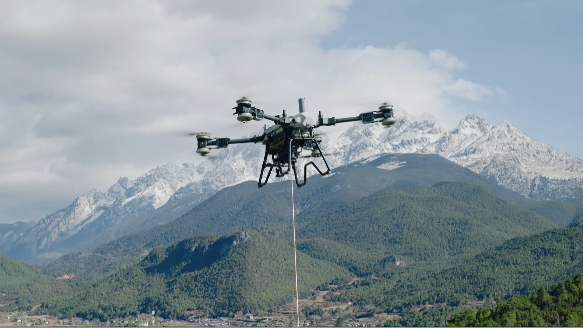 DJI 运载无人机 FlyCart 200 单机载重 200 千克丨四机协同600 千克！