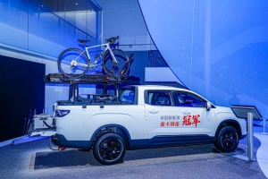 2026款吉利雷达金刚EV亮相成都车展 纯电皮卡赋能无人机作业新场景