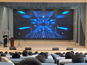 逐梦蓝天 少年飞行梦 · 无人机科普进校园